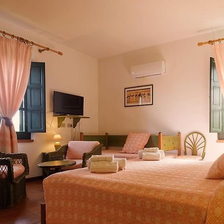 Hotel Ristorante Sa Pedrera Càbras Екстериор снимка